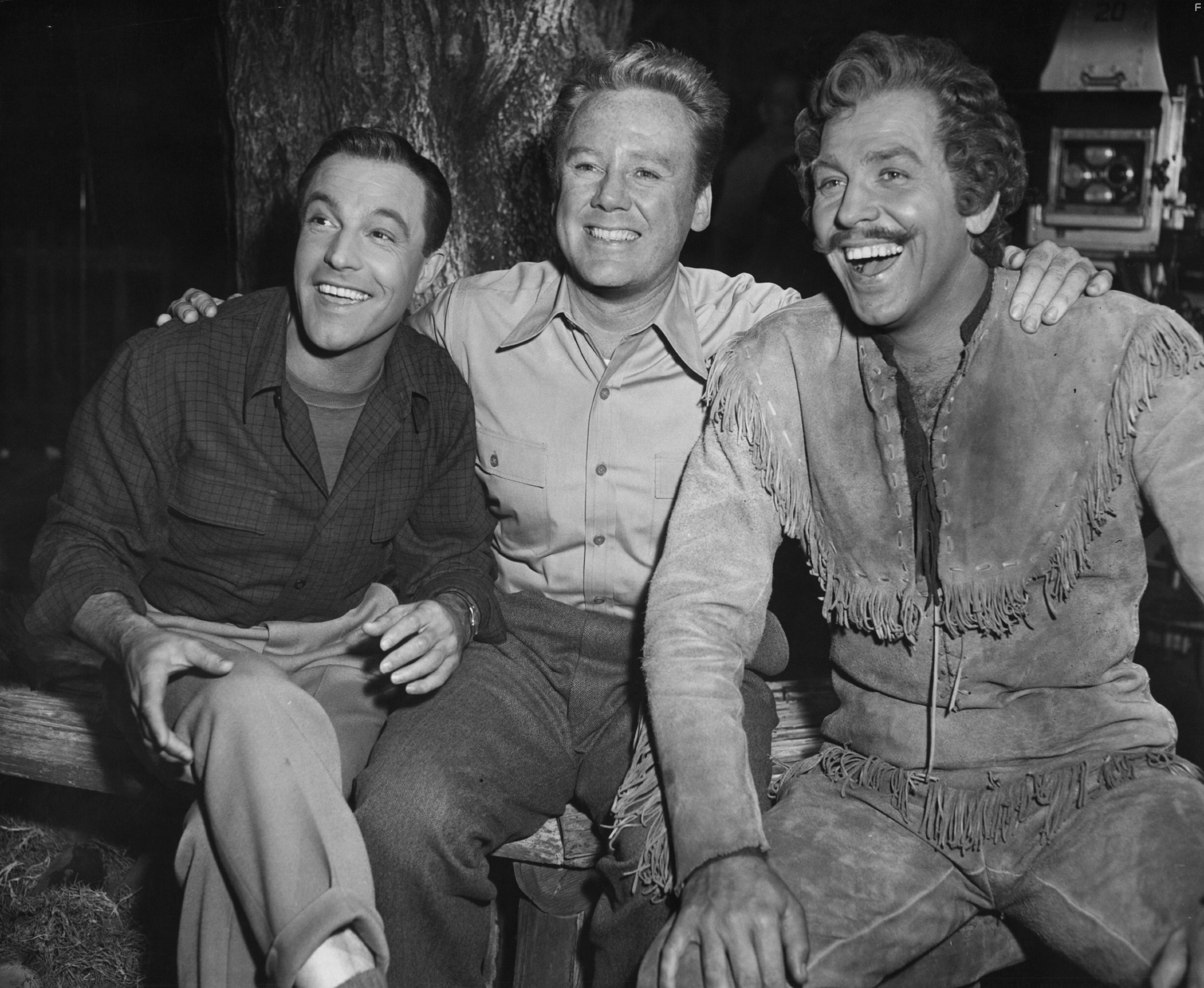 Gene Kelly, Van Johnson, and Howard Keel in Бригадун (1954)