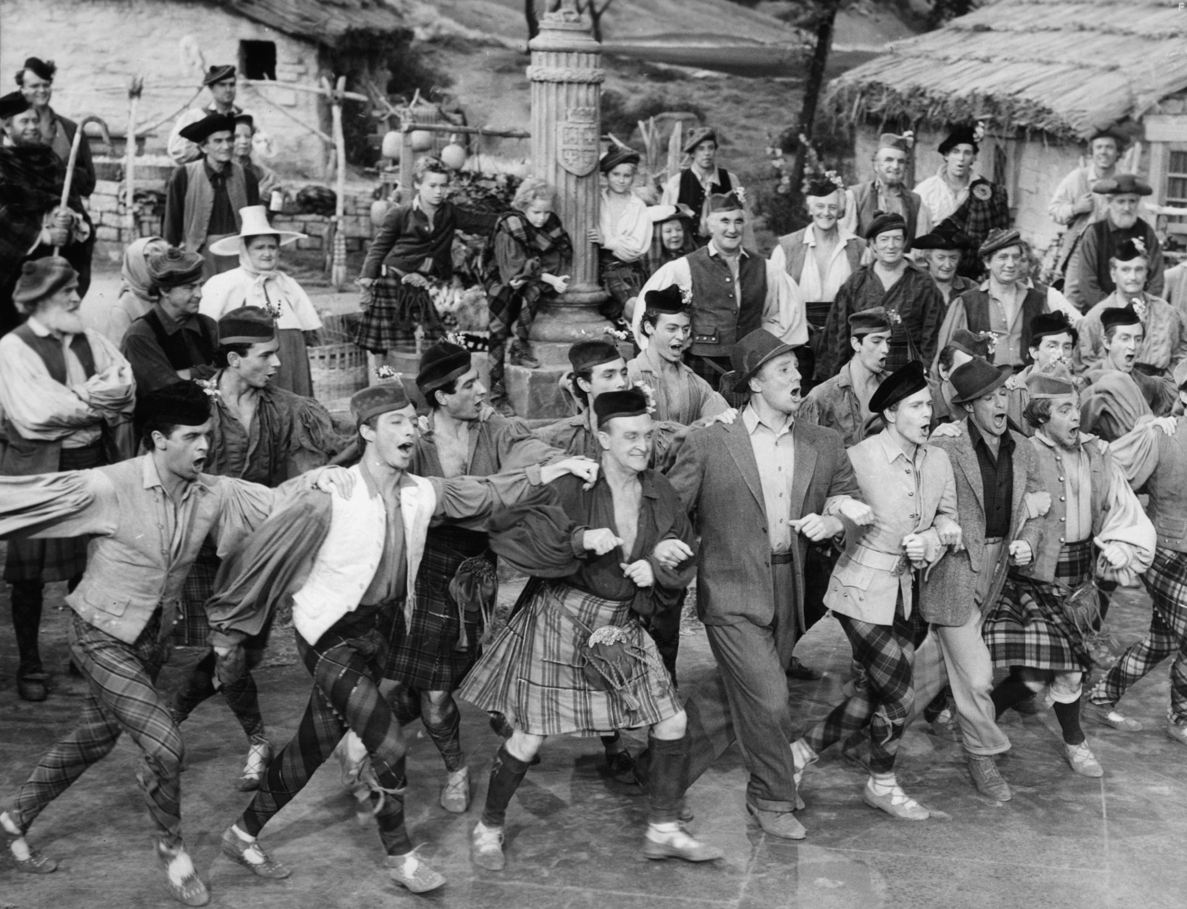 Gene Kelly, Van Johnson, and Jimmy Thompson in Бригадун (1954)