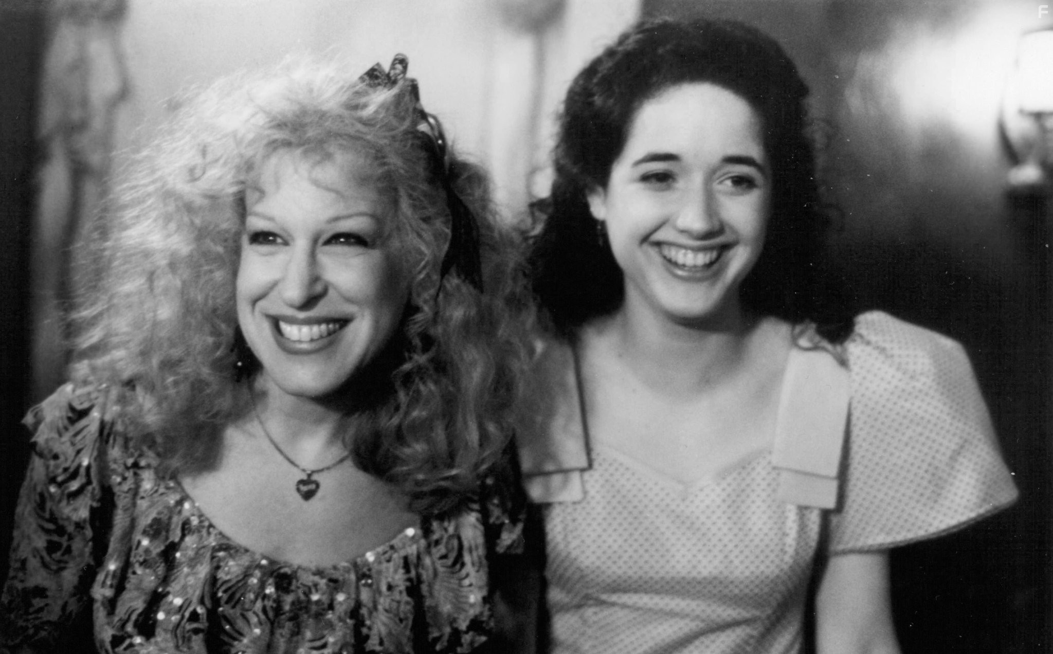 Bette Midler and Trini Alvarado in Стелла (1990)
