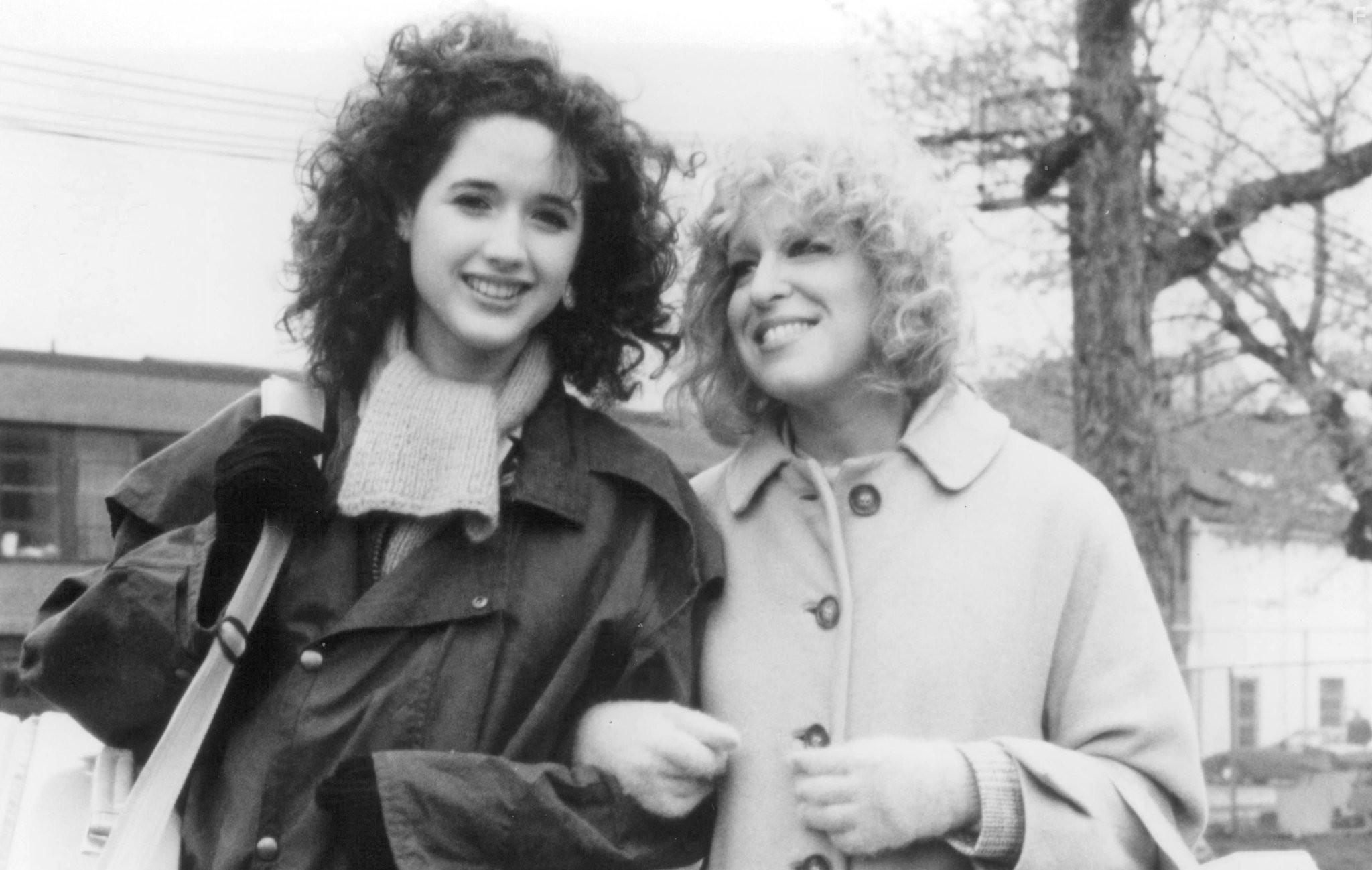 Bette Midler and Trini Alvarado in Стелла (1990)
