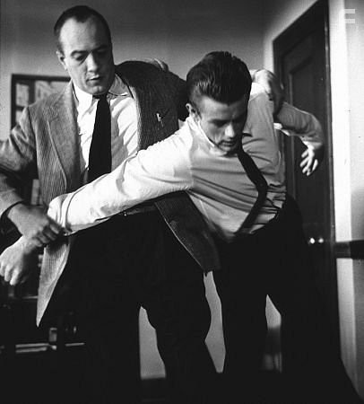 James Dean and Edward Platt in "Rebel Without A Cause." 1955 Wqrner / MPTV