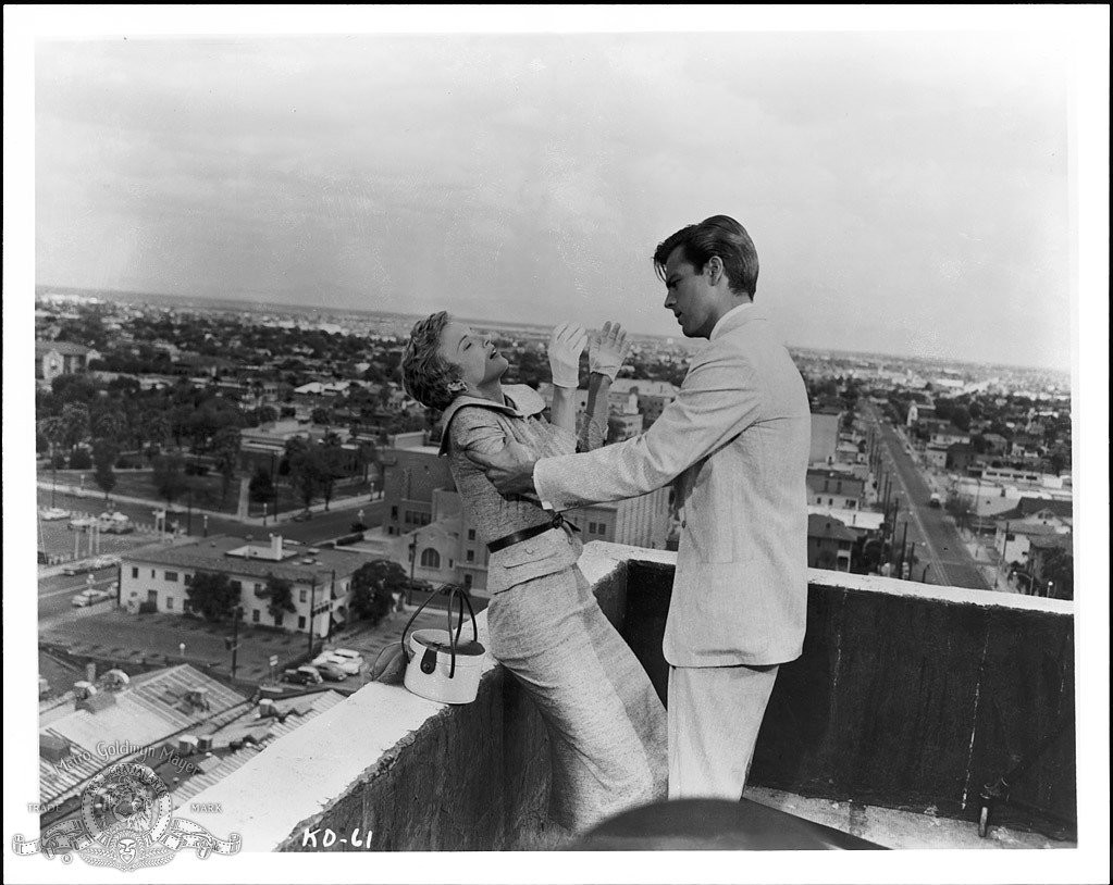Robert Wagner and Joanne Woodward in Поцелуй перед смертью (1956)