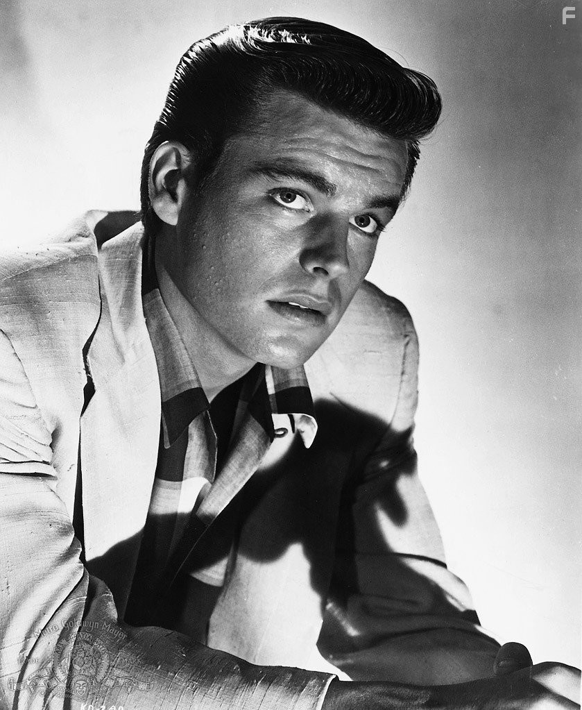 Robert Wagner in Поцелуй перед смертью (1956)