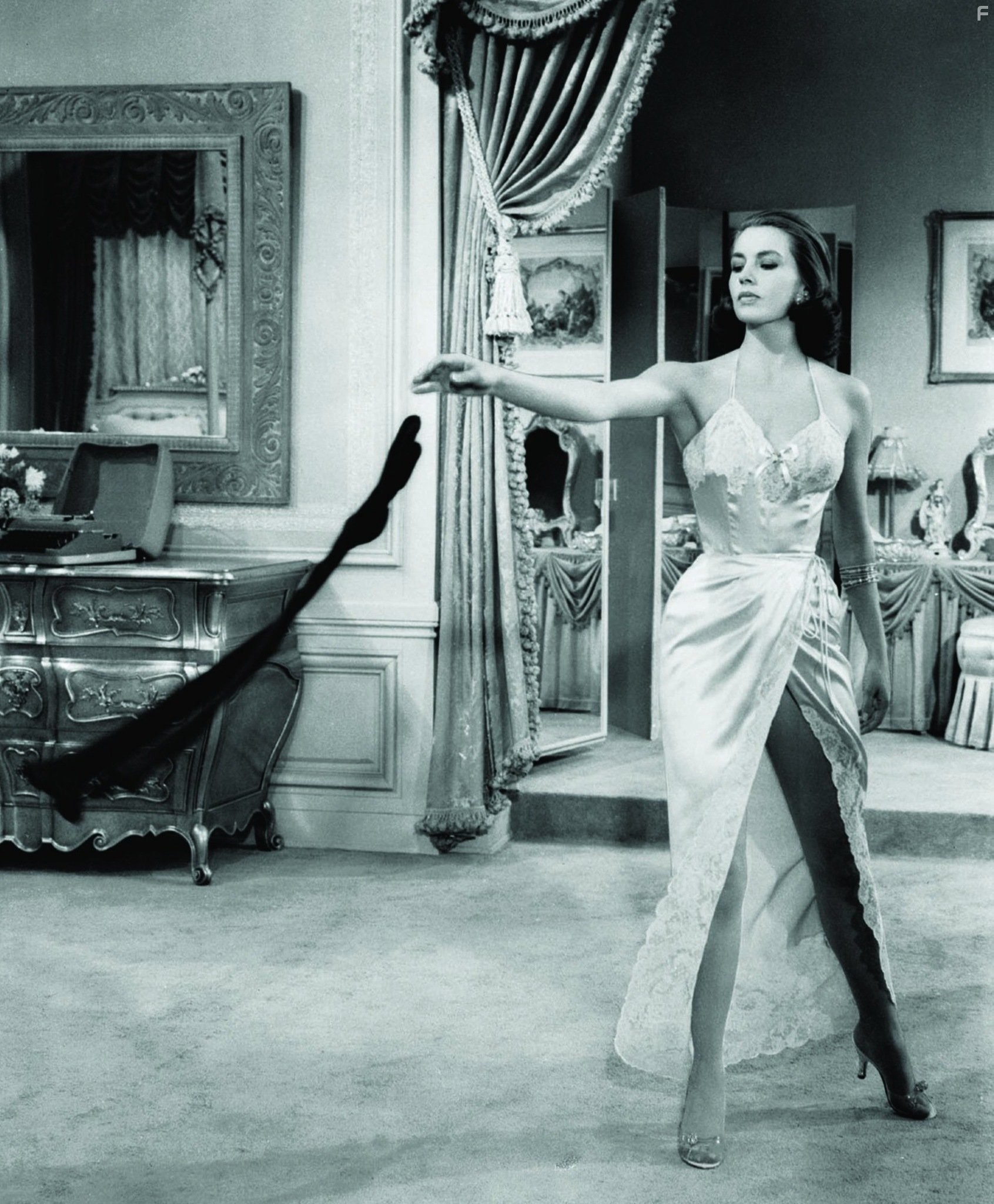 Cyd Charisse in Шелковые чулки (1957)