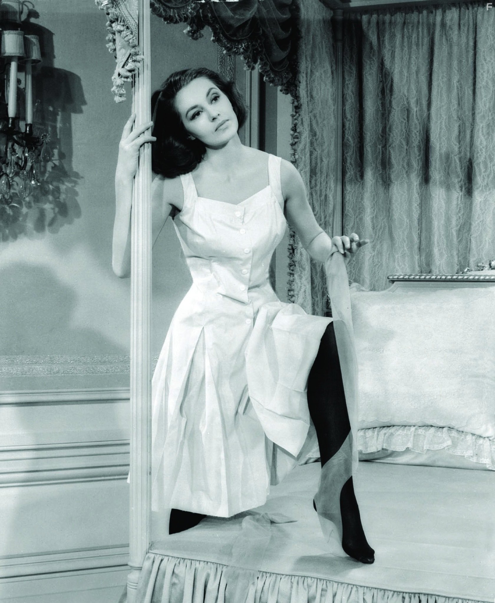 Cyd Charisse in Шелковые чулки (1957)
