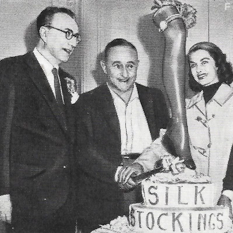 Cyd Charisse, Paul Bryar, and Rouben Mamoulian in Шелковые чулки (1957)