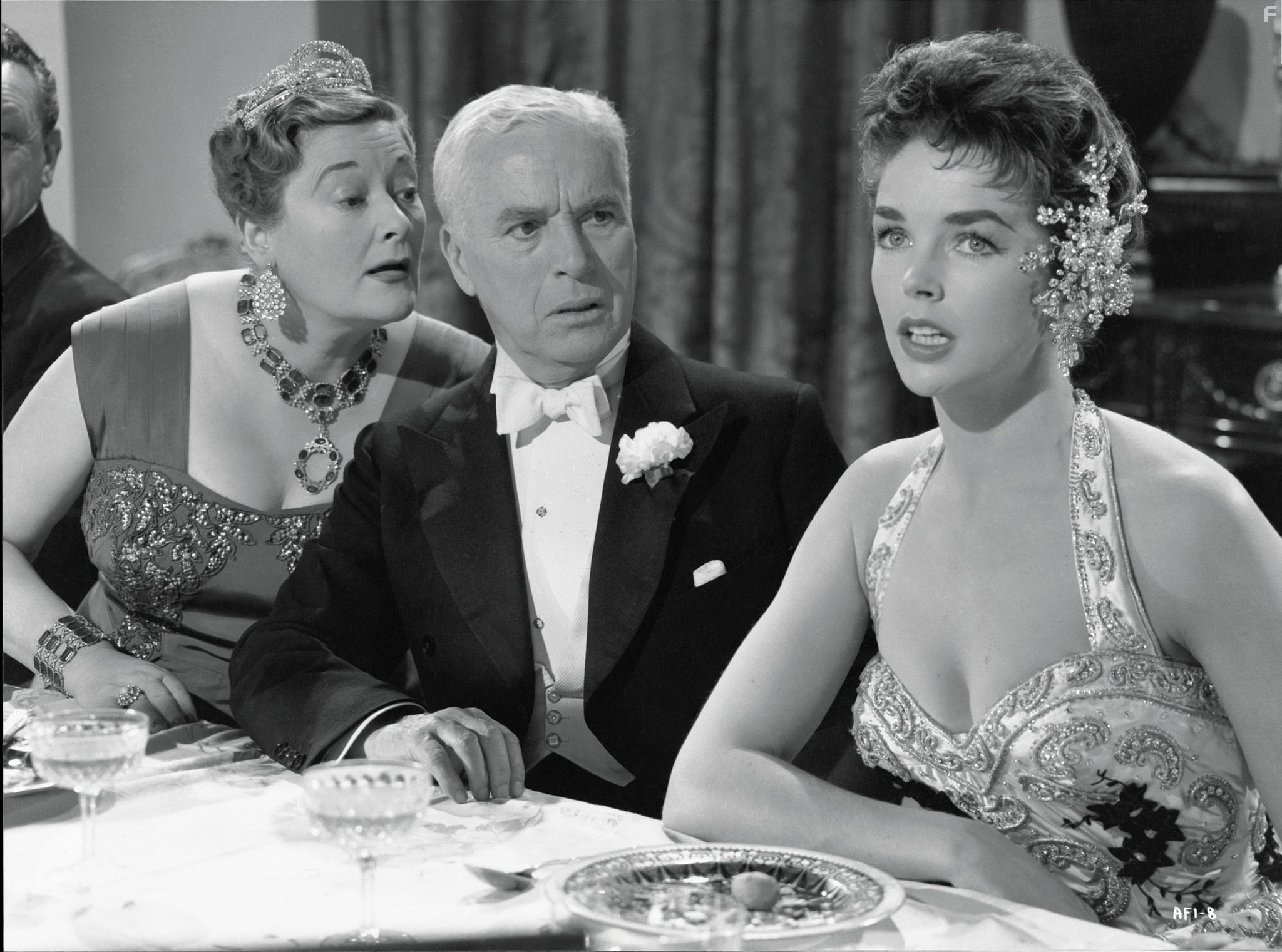 Charles Chaplin, Dawn Addams, and Maxine Audley in Король в Нью-Йорке (1957)
