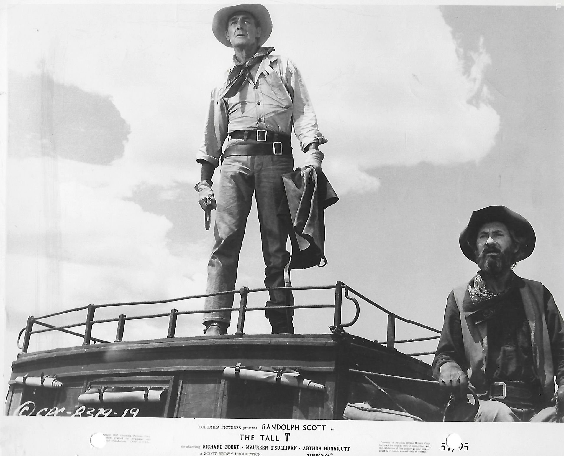 Randolph Scott and Arthur Hunnicutt in Большой страх (1957)