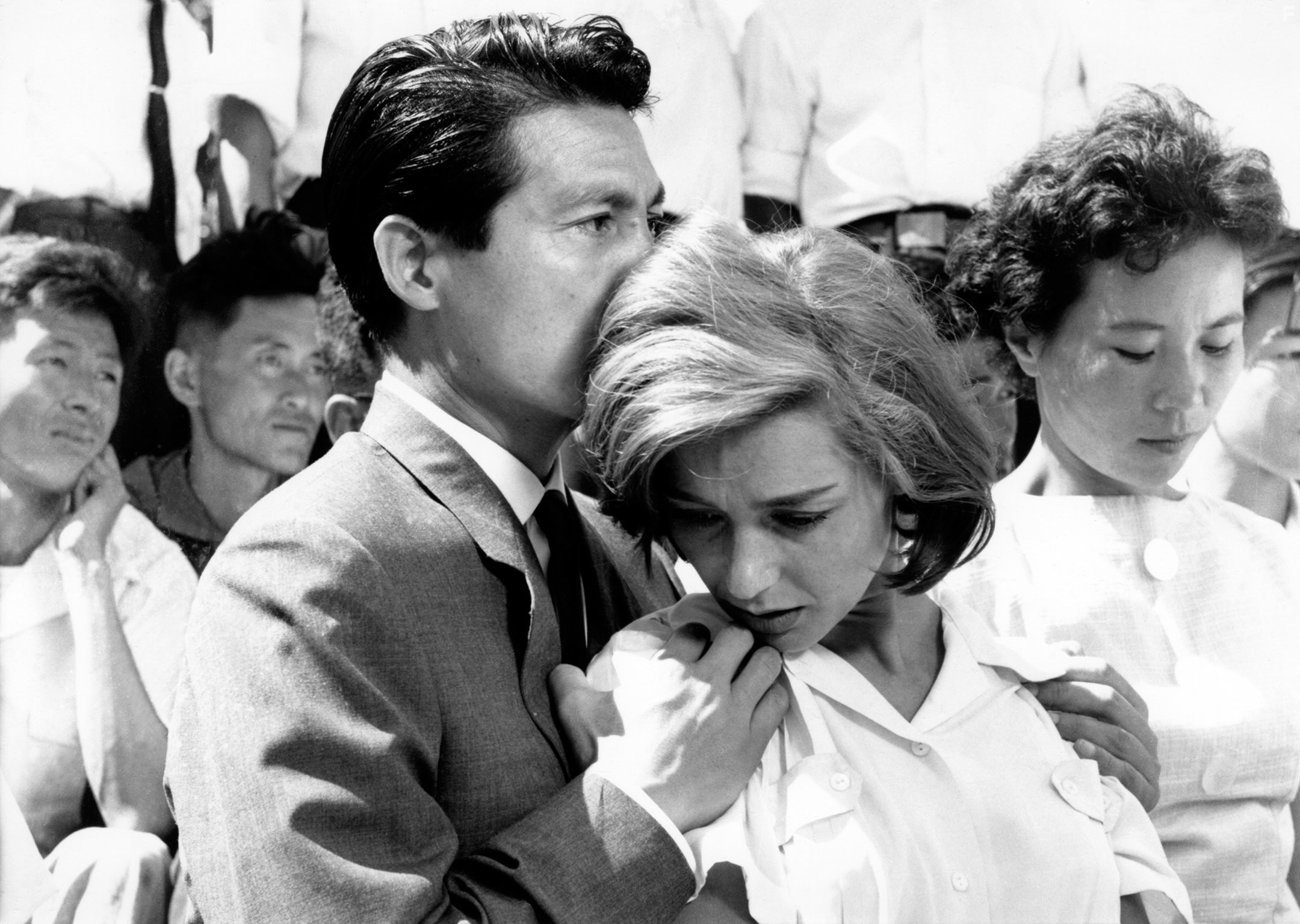 Eiji Okada and Emmanuelle Riva in Хиросима, моя любовь (1959)