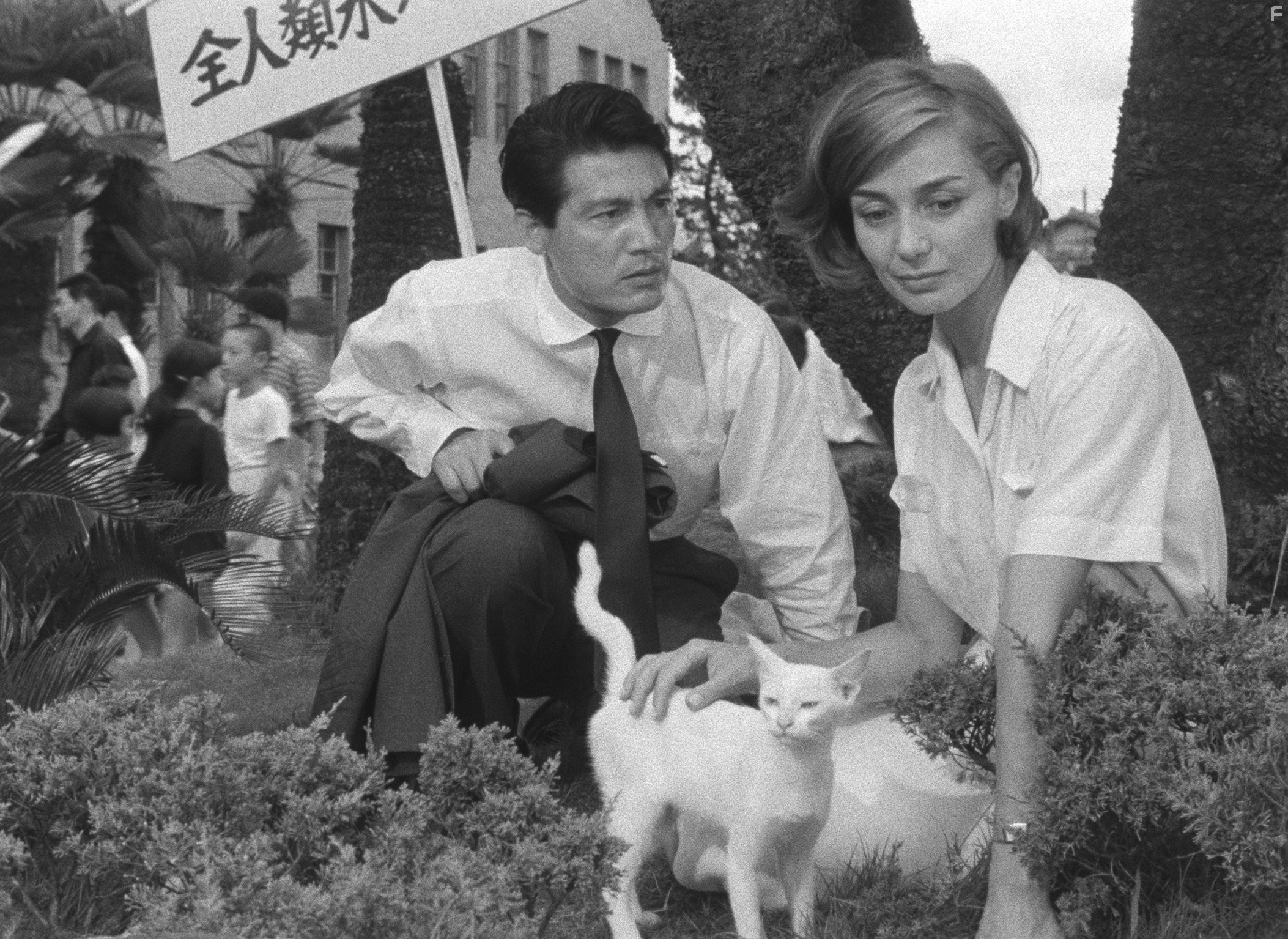 Eiji Okada and Emmanuelle Riva in Хиросима, моя любовь (1959)