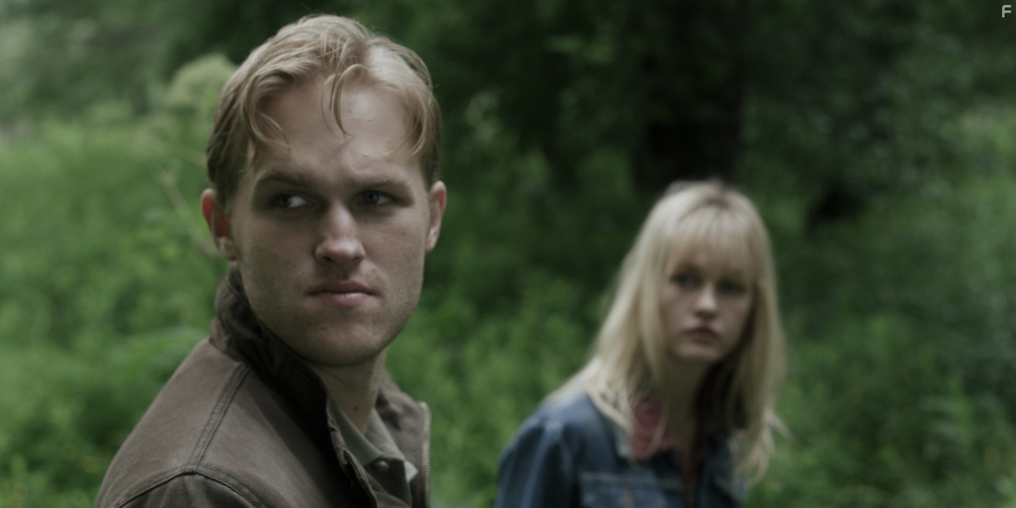 Wyatt Russell and Ambyr Childers in Мы такие, какие есть (2013)