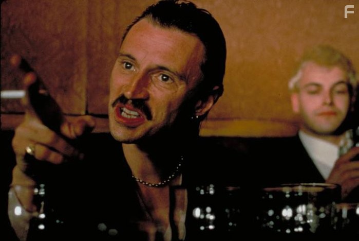 Robert Carlyle and Jonny Lee Miller in На игле (1996)