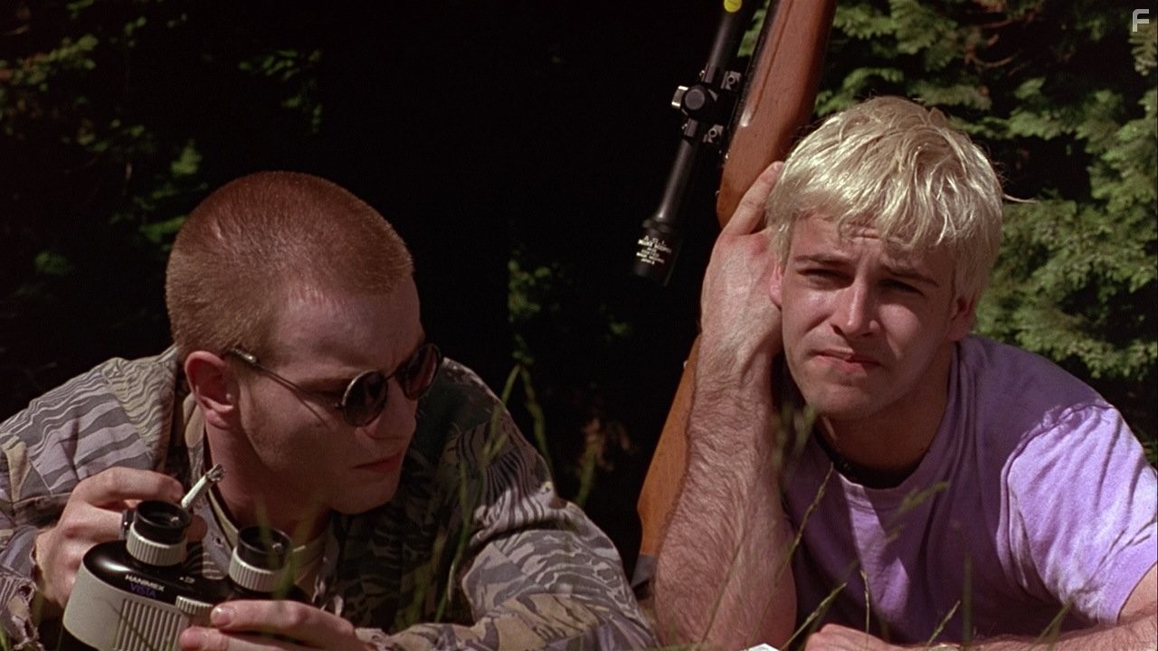 Ewan McGregor and Jonny Lee Miller in На игле (1996)