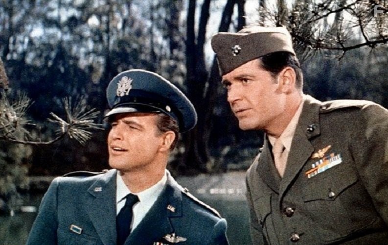 Marlon Brando and James Garner in Сайонара (1957)