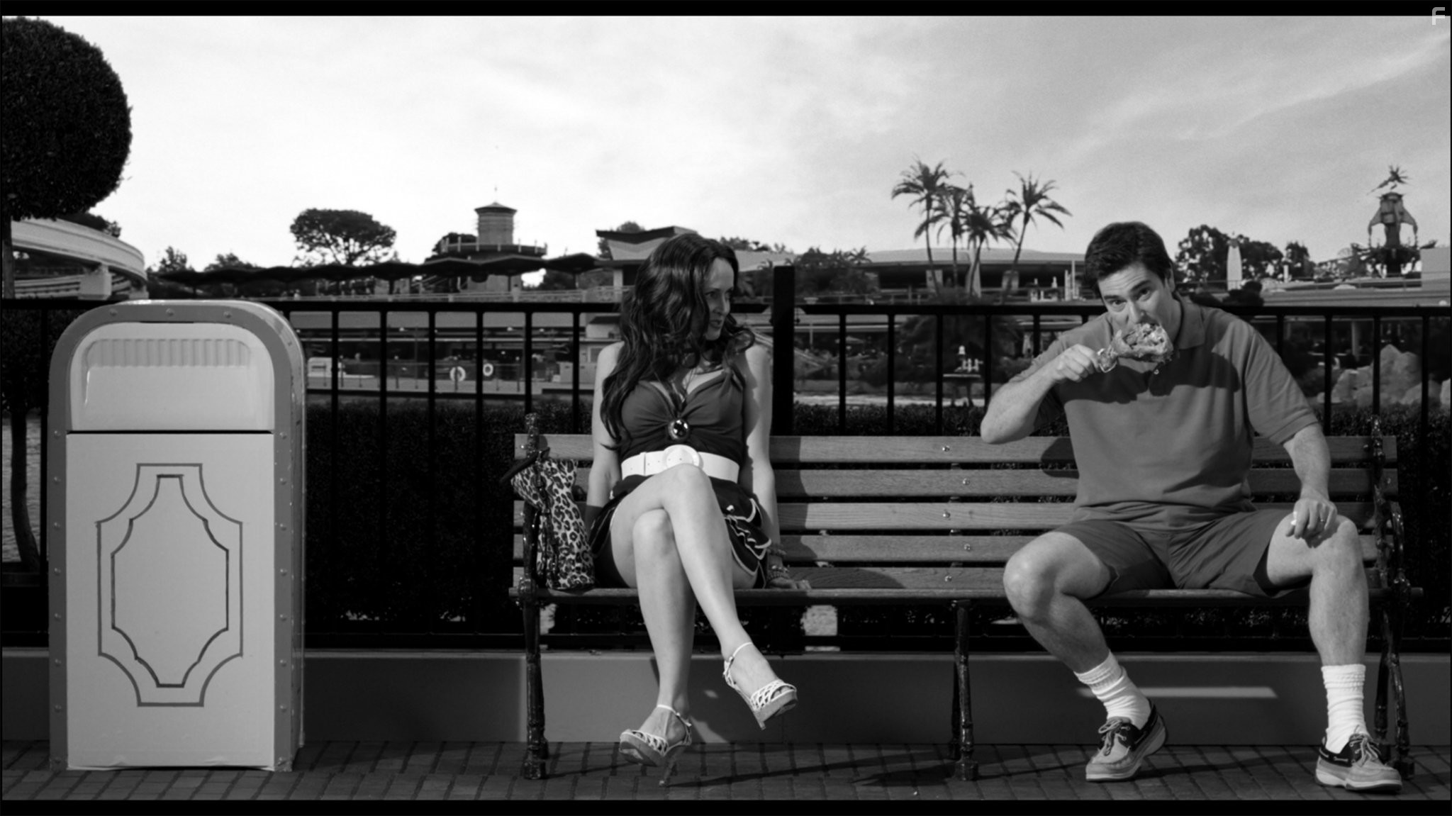 Roy Abramsohn and Alison Lees-Taylor in Побег из завтра (2013)