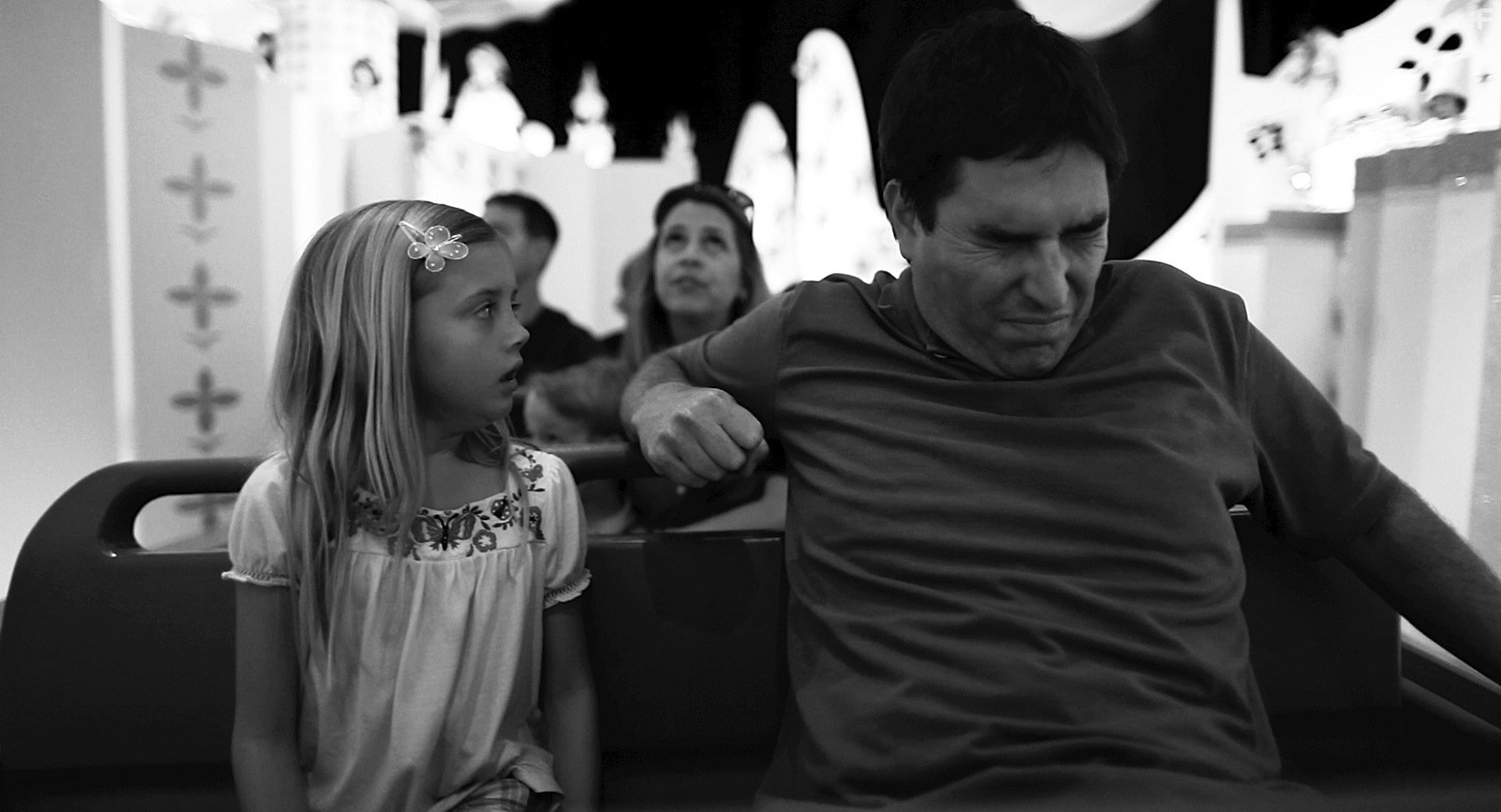 Roy Abramsohn and Katelynn Rodriguez in Побег из завтра (2013)