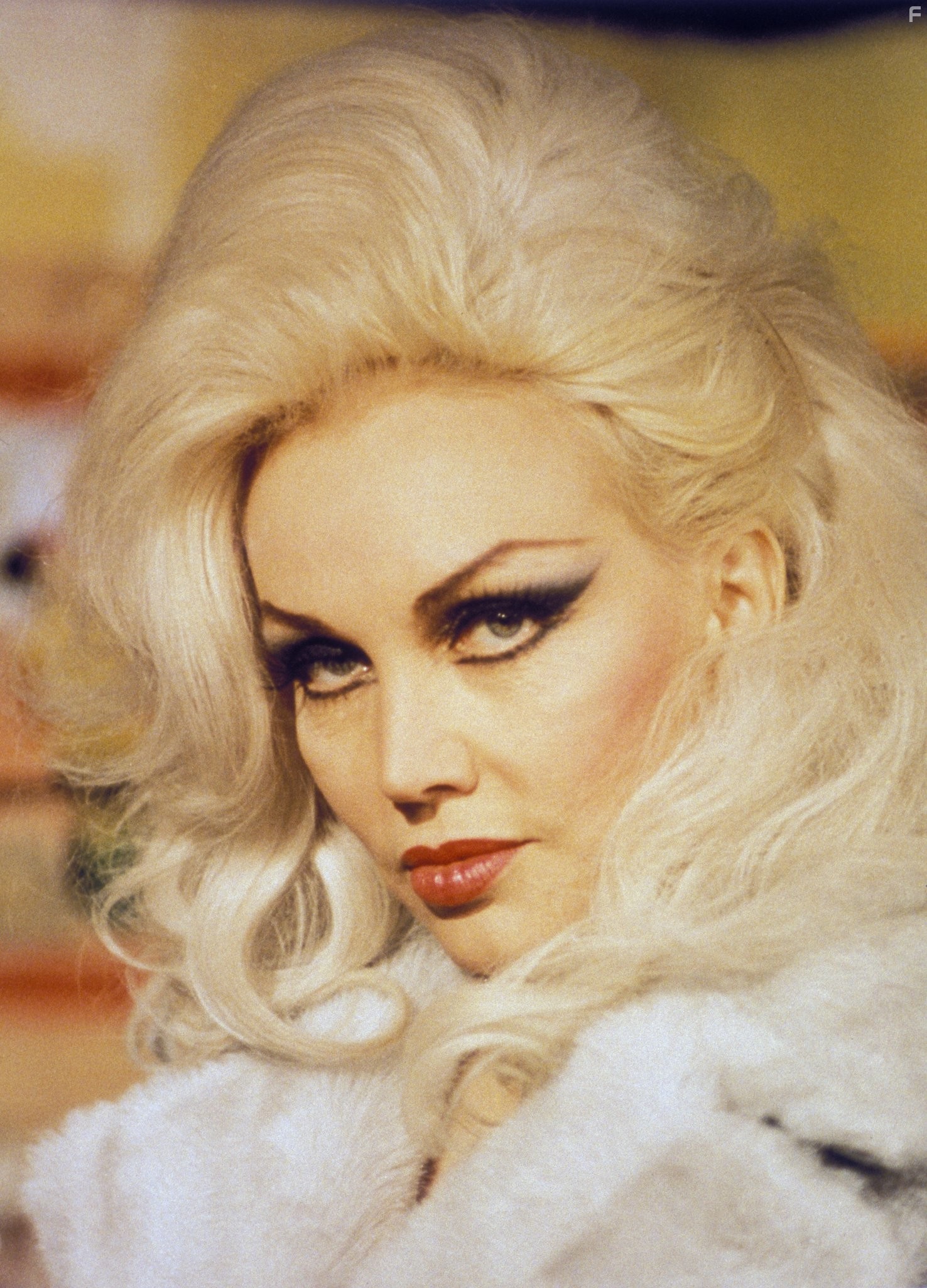 Liz Renay in Жизнь в отчаянии (1977)