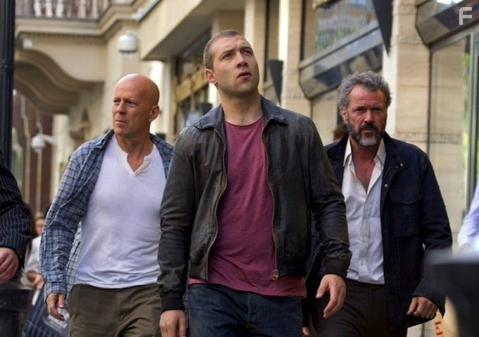 Bruce Willis, Sebastian Koch, and Jai Courtney in Крепкий орешек: Хороший день, чтобы умереть (2013)