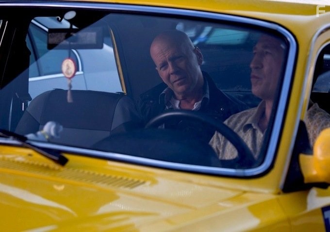 Bruce Willis and Pasha D. Lychnikoff in Крепкий орешек: Хороший день, чтобы умереть (2013)