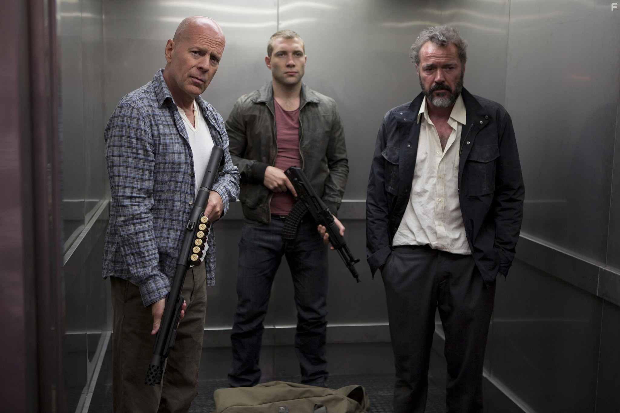 Bruce Willis, Sebastian Koch, and Jai Courtney in Крепкий орешек: Хороший день, чтобы умереть (2013)