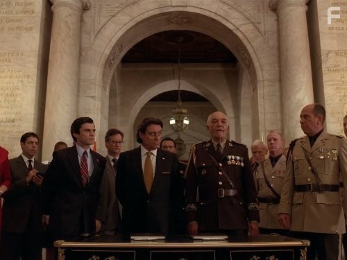 Miguel Ferrer, Mark Margolis, and Ian McShane in Короли (2009)