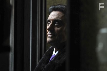Ian McShane in Короли (2009)