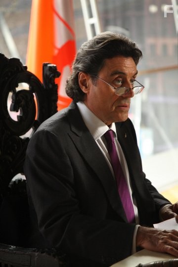 Ian McShane in Короли (2009)