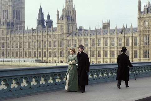 (Left to right) Kate Hudson as Ethne and Wes Bentley as Durrance