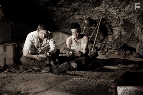 Kazunari Ninomiya and Yuki Matsuzaki in Письма с Иводзимы (2006)