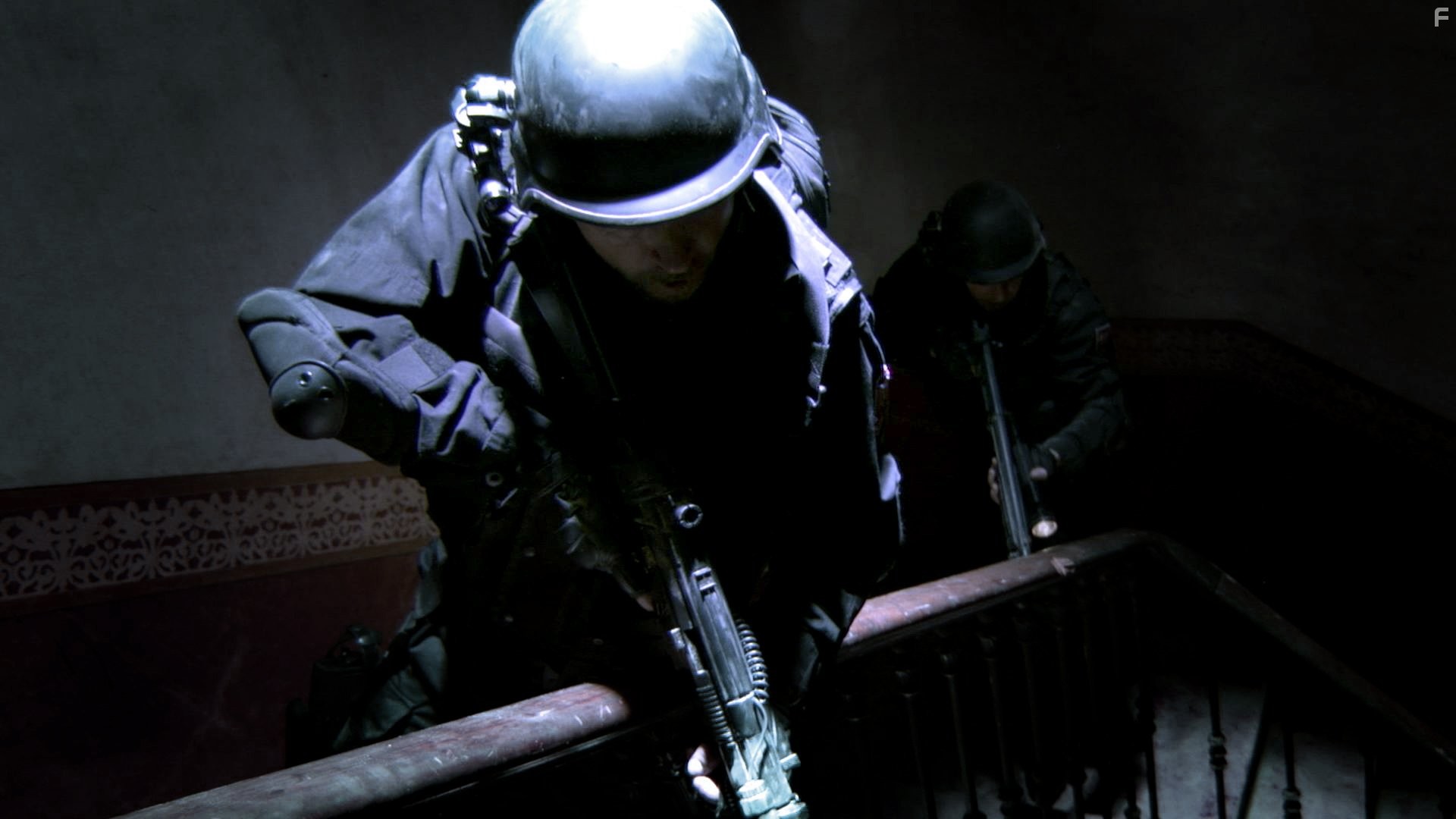 Ariel Casas and Alejandro Casaseca in Репортаж из преисподней (2009)