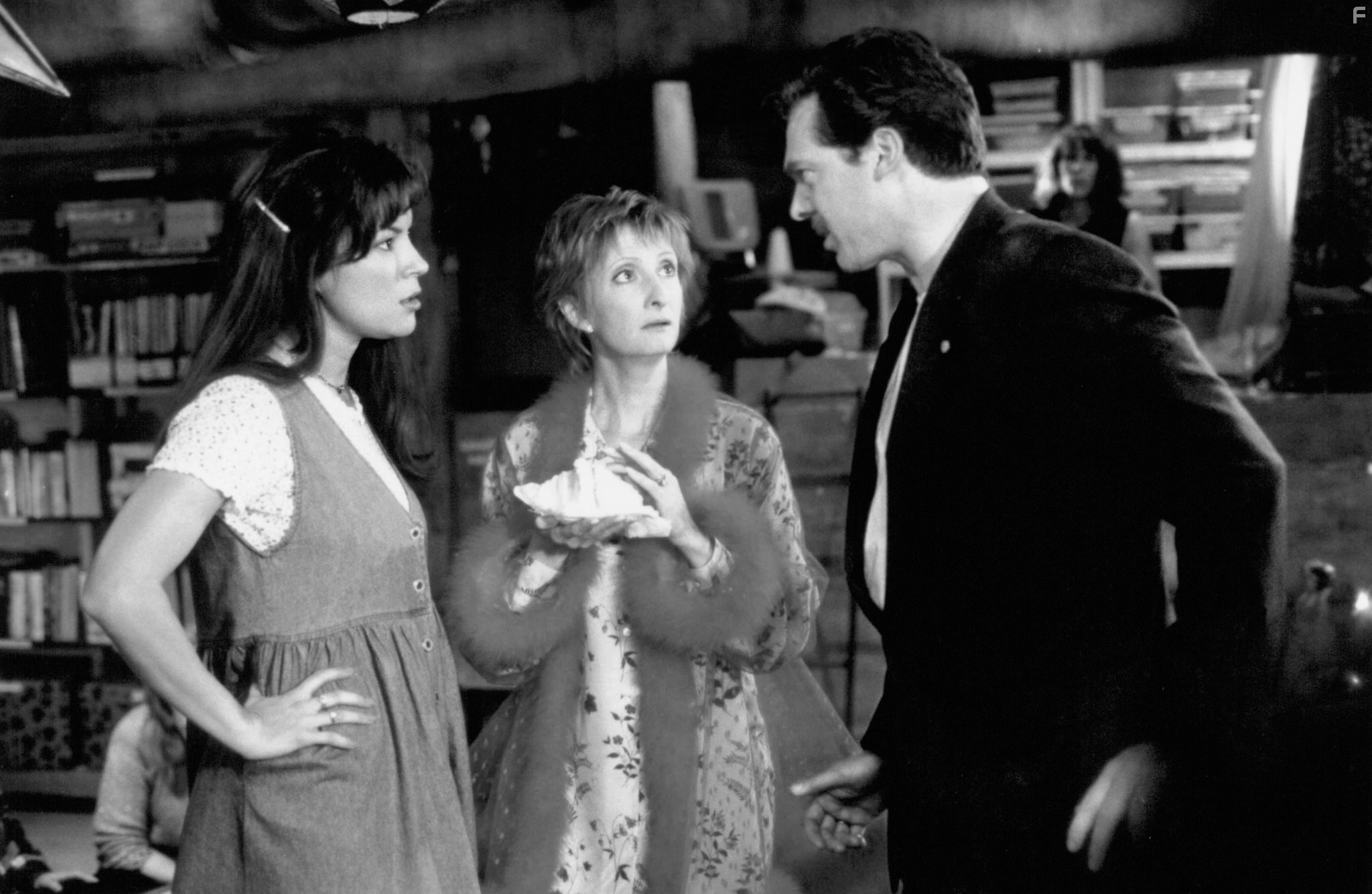 Jennifer Tilly, Christopher McDonald, and Sheila McCarthy in Домашний арест (1996)