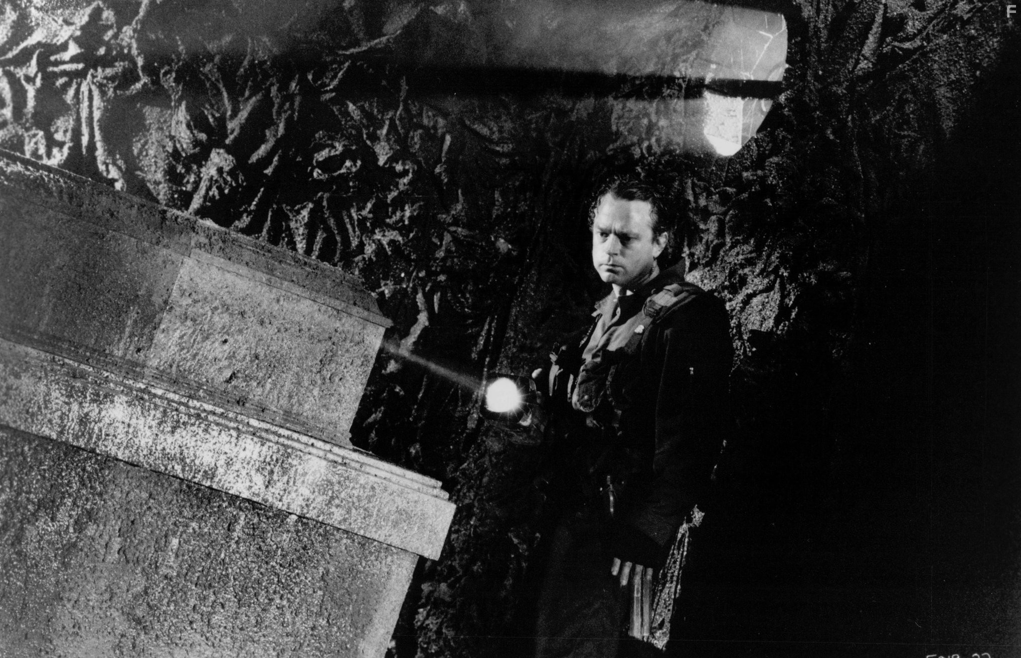 Brad Dourif and Andrew Divoff in Ночная смена (1990)