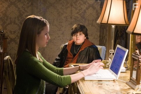 Emma Roberts and Josh Flitter in Нэнси Дрю (2007)