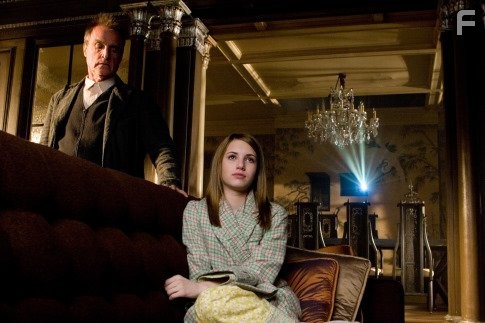 Marshall Bell and Emma Roberts in Нэнси Дрю (2007)