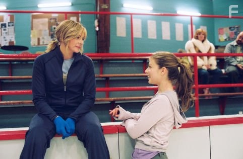 L-R:  Tina (Kim Cattrall), Casey (Michelle Trachtenberg), Nikki's Mom (Connie Ray, in b.g.).