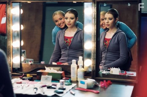 L-R:  Gen (Hayden Panettiere), Casey (Michelle Trachtenberg).