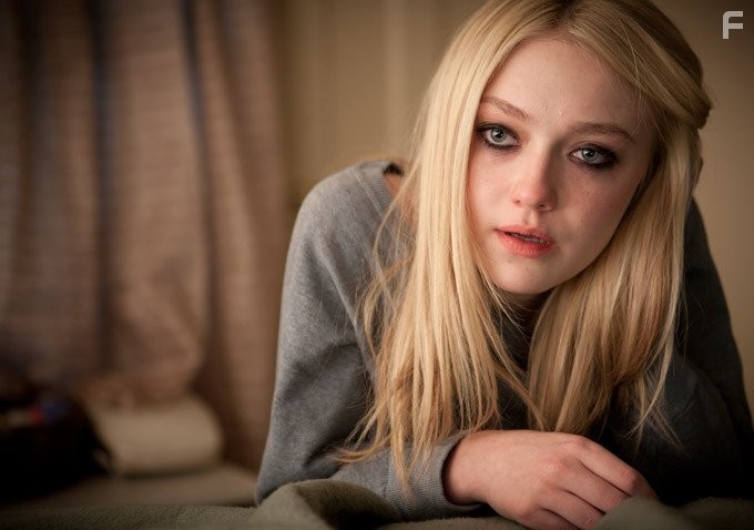Dakota Fanning in Жизнь в мотеле (2012)