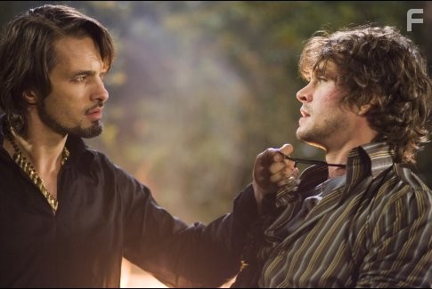 Hugh Dancy and Olivier Martinez in Кровь и шоколад (2007)