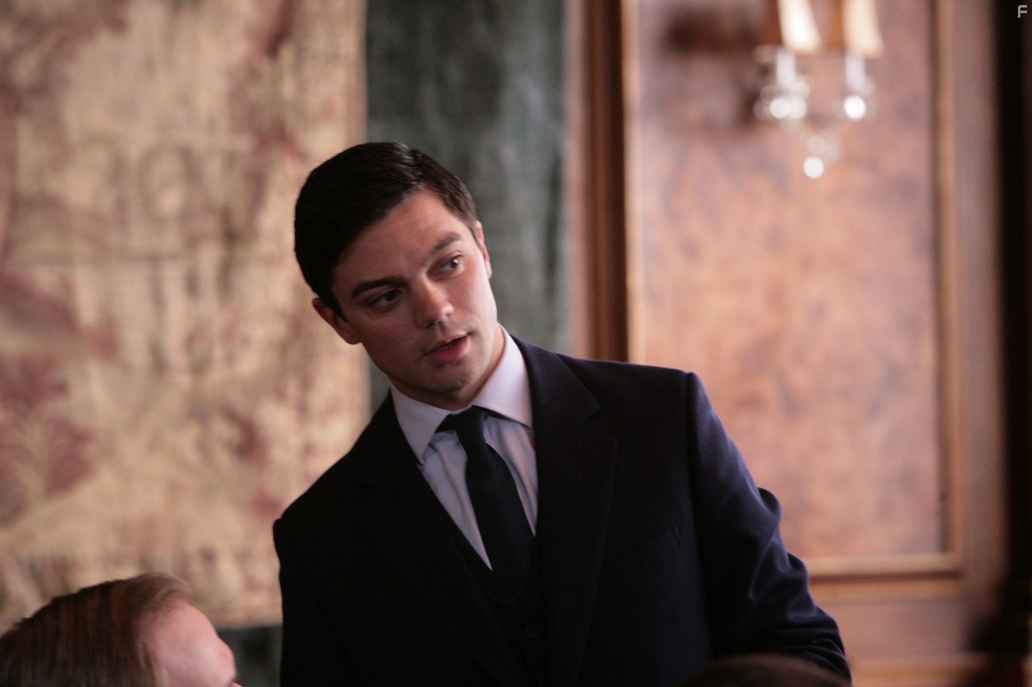Dominic Cooper in Воспитание чувств (2009)