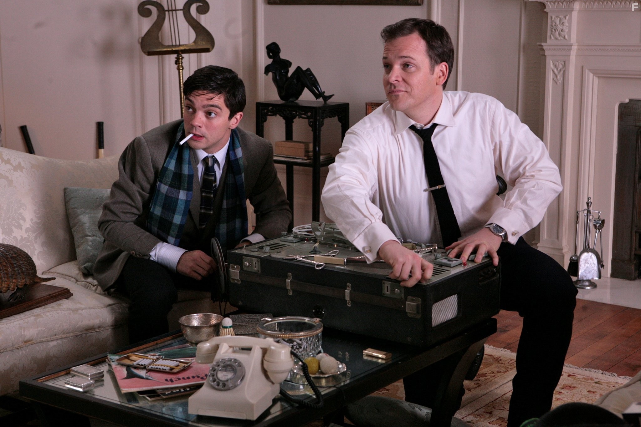 Peter Sarsgaard and Dominic Cooper in Воспитание чувств (2009)