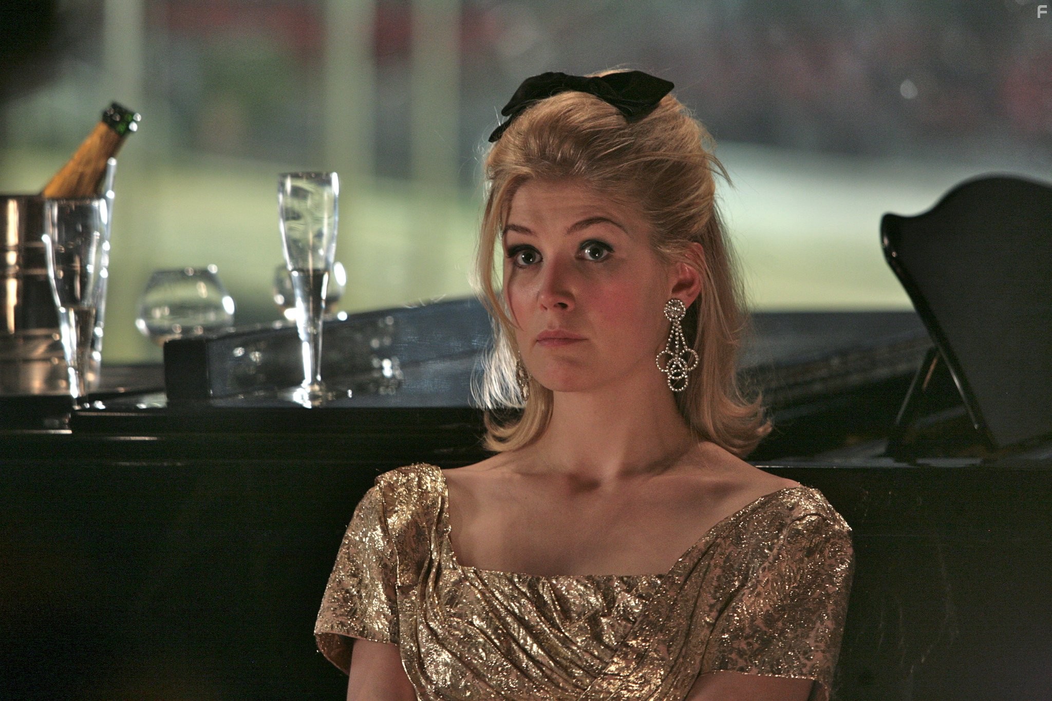 Rosamund Pike in Воспитание чувств (2009)