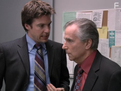 Jason Bateman and Henry Winkler in Замедленное развитие (2003)