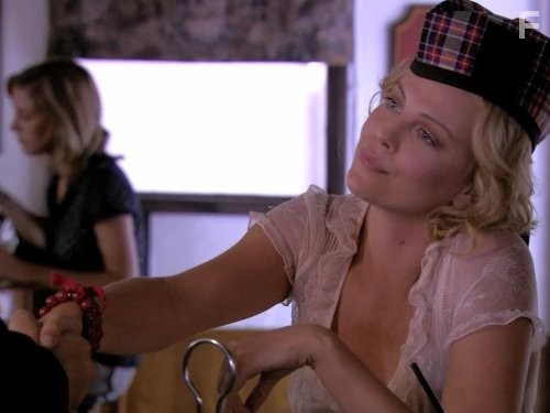 Charlize Theron in Замедленное развитие (2003)