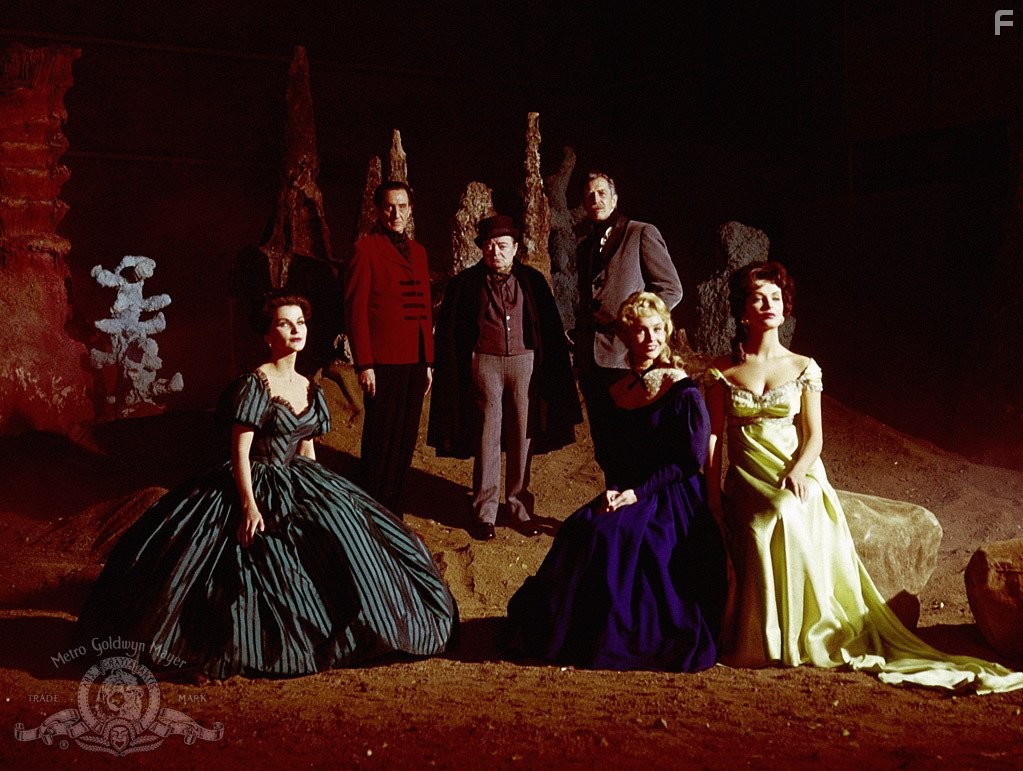 Peter Lorre, Vincent Price, Basil Rathbone, Joyce Jameson, and Debra Paget in Истории ужасов (1962)