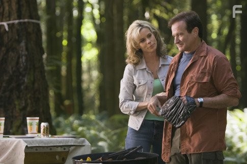 Robin Williams and Cheryl Hines in Дурдом на колесах (2006)