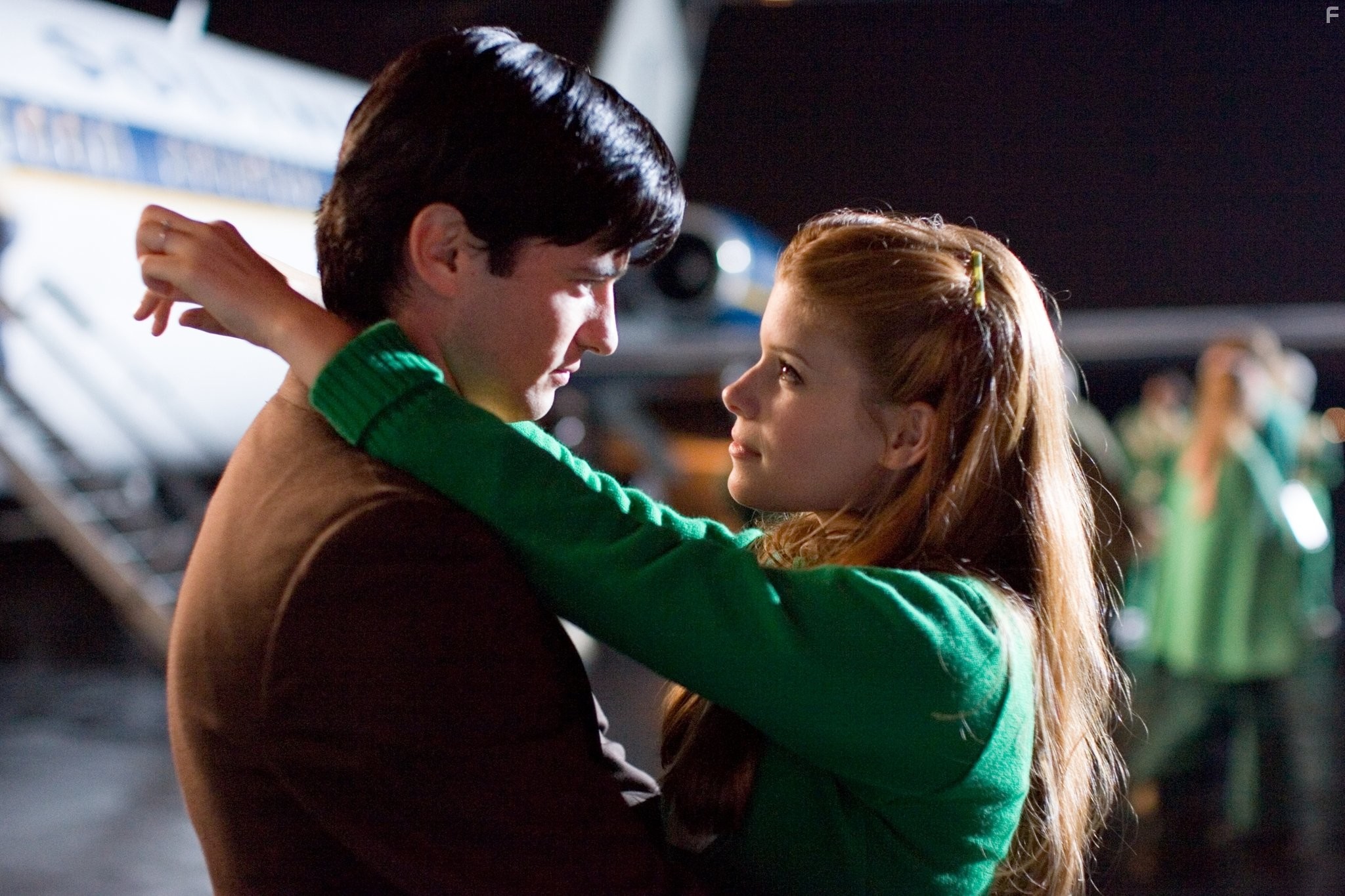 Kate Mara and Wes Brown in Мы - одна команда (2006)