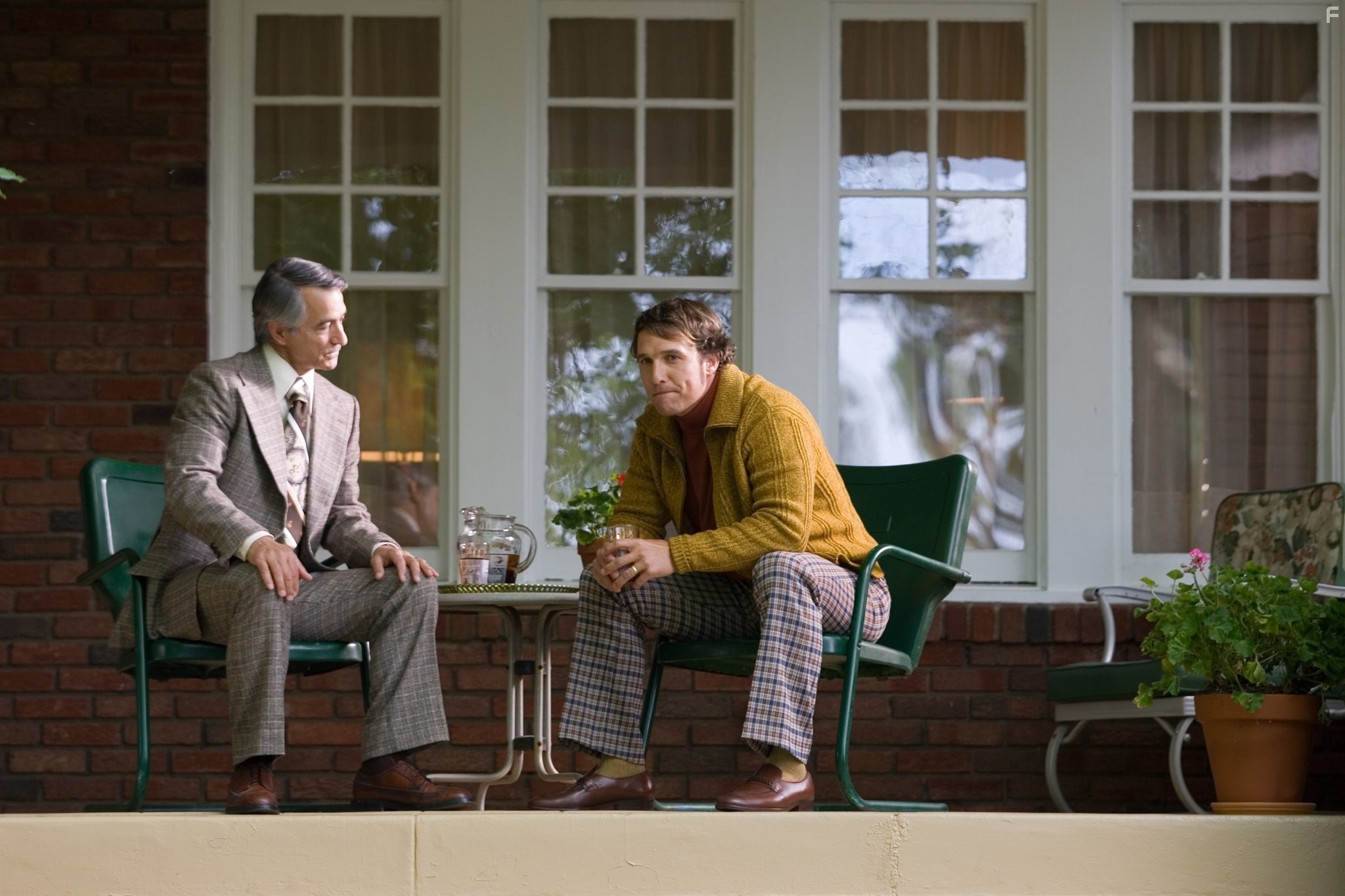 Matthew McConaughey and David Strathairn in Мы - одна команда (2006)