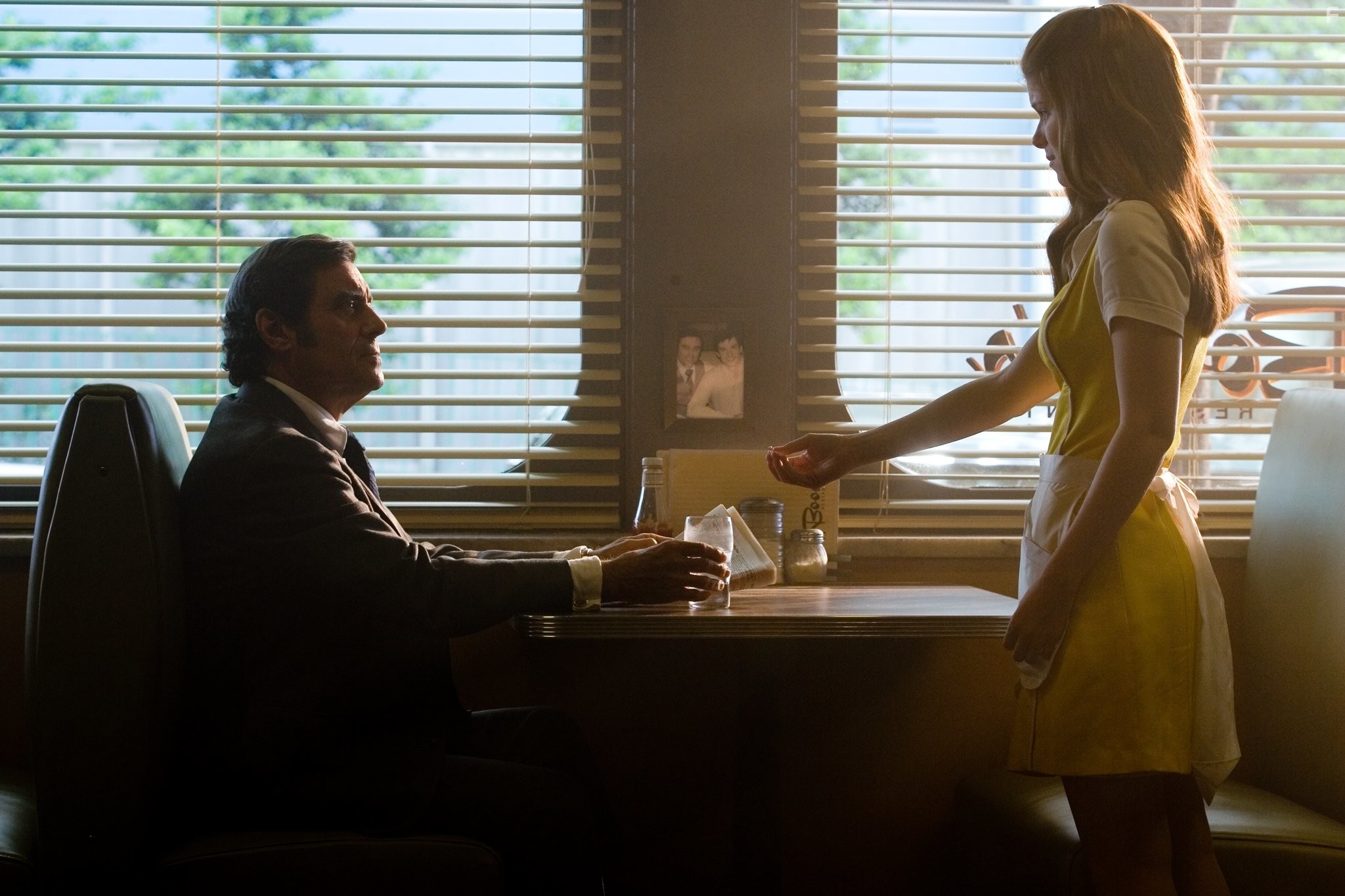 Kate Mara and Ian McShane in Мы - одна команда (2006)