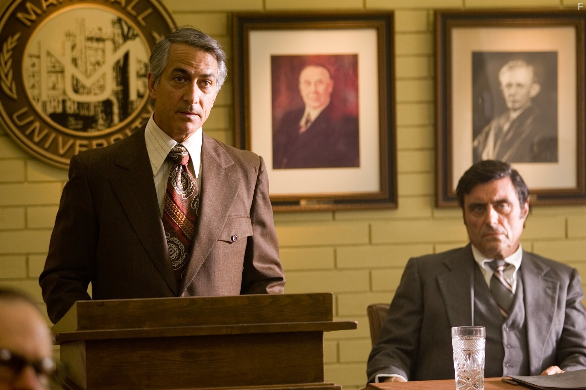 David Strathairn and Ian McShane in Мы - одна команда (2006)