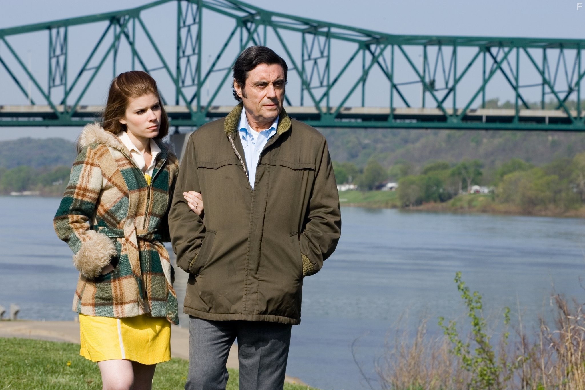 Kate Mara and Ian McShane in Мы - одна команда (2006)